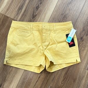 Market & Spruce Women’s Yellow Madison Mid Rise Chino Short